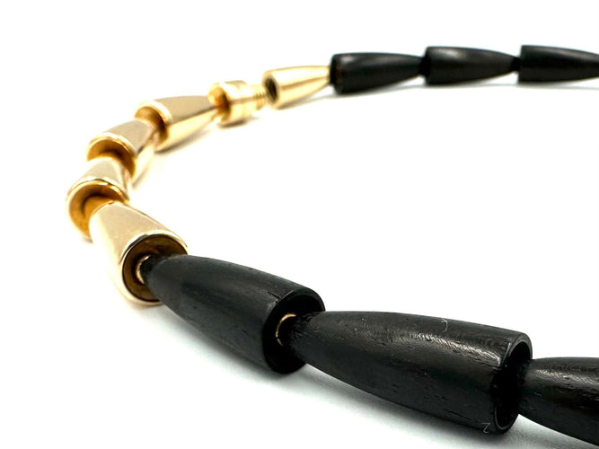 Collier VHERNIER. Collier "Calla" ébène et or jaune 18K 58 Facettes