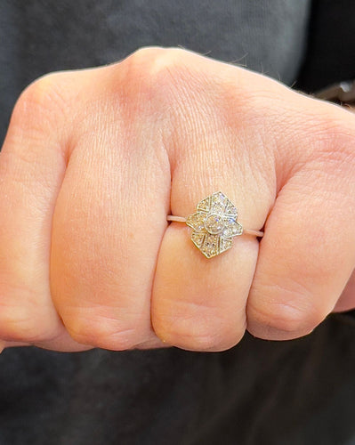 Bague 52 Bague en or blanc et diamants tendance art déco 58 Facettes