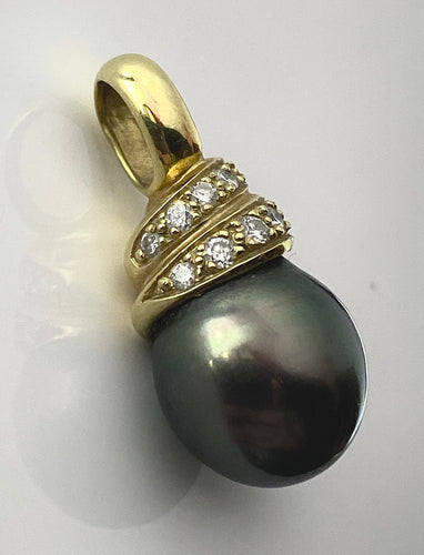 Pendentif Pendentif en or jaune, perle de tahiti et diamants 58 Facettes AB356