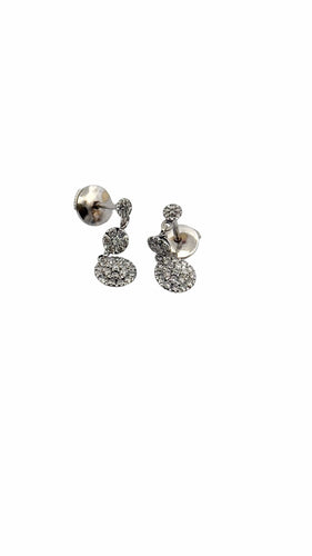Boucles d’oreilles pendantes en or blanc et diamants