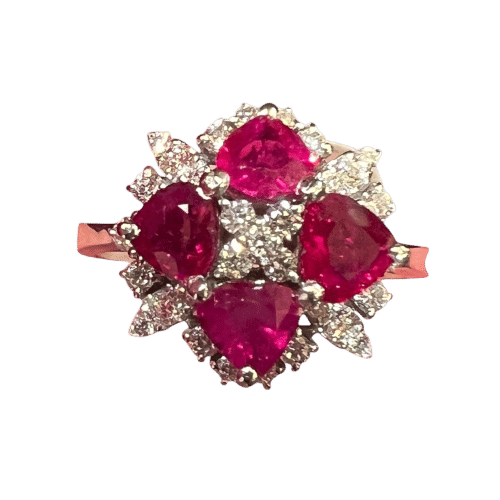 Bague 57 Bague en or blanc 4  rubis taillés en coeur  et pavage de diamants 58 Facettes 7825 A