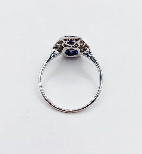 Bague 54 Bague marquise art deco or blanc 18k et platine ornée de diamants taille roses et de saphir calibrés dans une monture géométrique 58 Facettes A04970