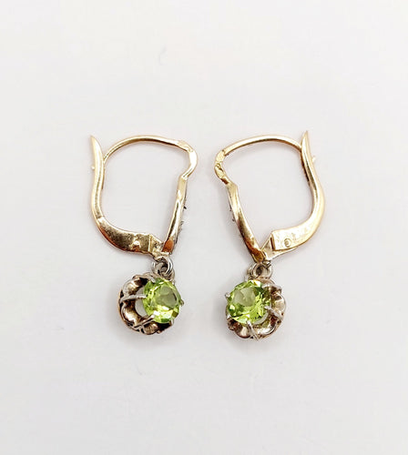 Boucles d'oreilles Dormeuses antique or jaune péridot en serti griffes 58 Facettes A05288