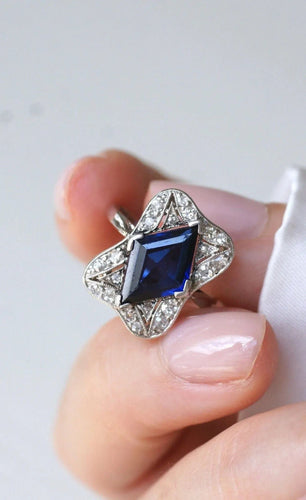 Bague Bague Art Déco Losange Saphir synthétique et diamants 58 Facettes