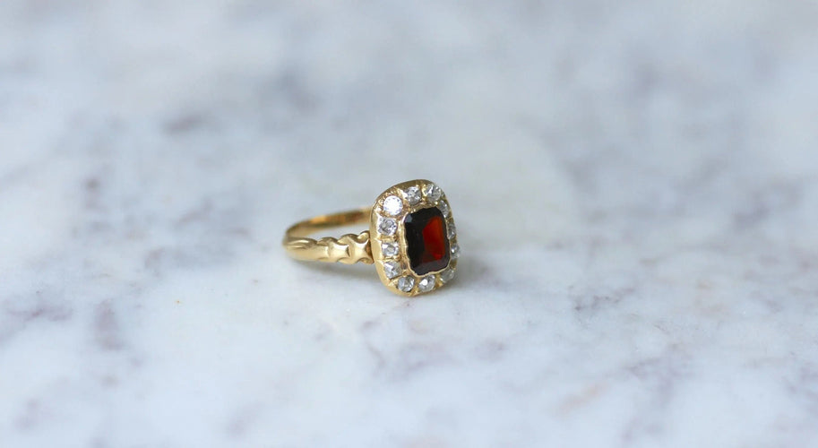 Bague 59 Bague ancienne grenat et diamants 58 Facettes