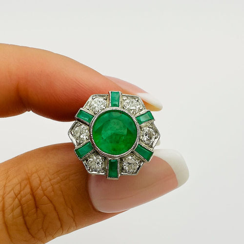 Bague Bague vintage en platine ornée d'émeraudes et de diamants 58 Facettes 50265