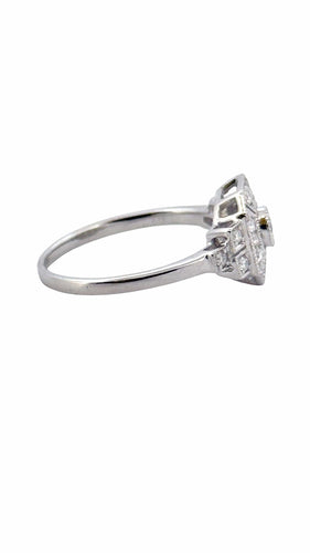 Bague 53 Bague style art déco en or blanc 18 carats et diamants 58 Facettes