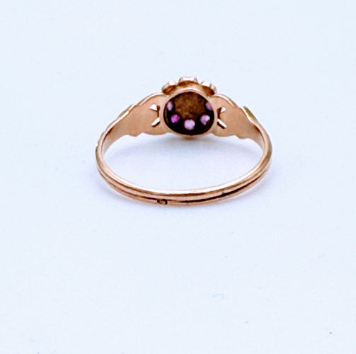 Bague 56.5 Ancienne bague fleur or jaune sertie de rubis et perle 58 Facettes