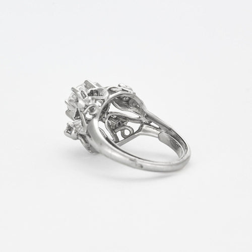 Bague 52 Bague dôme en platine, or blanc et diamants 58 Facettes