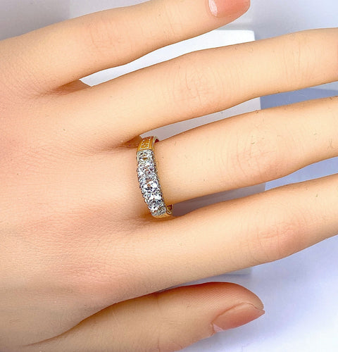 Bague 55 Bague jonc en or jaune 18 carats sertie de 5 diamants, vers 1900 58 Facettes AB512