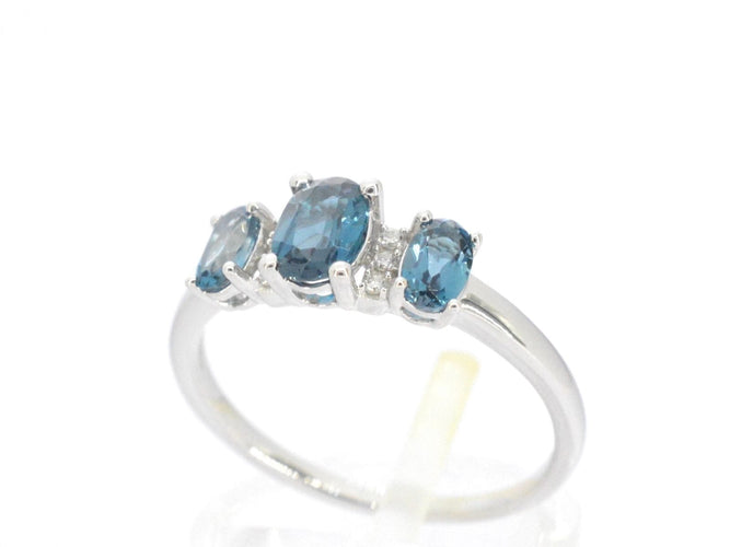 Bague 54 Bague en or blanc avec diamants et topaze 58 Facettes 2327