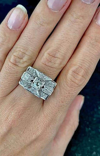 Bague 56 Bague modèle Tank or blanc diamants 58 Facettes
