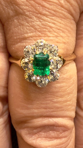 Bague 60 Bague marguerite en or 18 carats émeraude et diamants naturels 58 Facettes