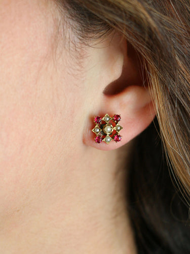 Boucles d'oreilles Boucles d'oreilles anciennes Napoleon III or jaune rubis perles 58 Facettes J537