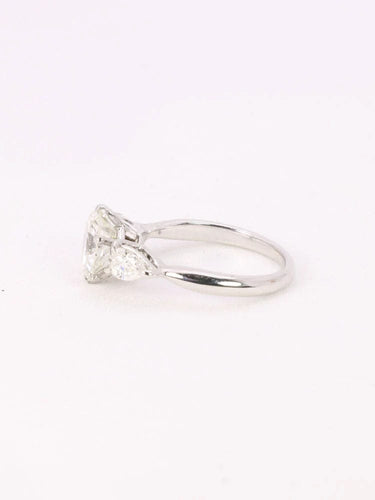 Bague 51.5 Bague trilogie or blanc diamant rond 2.07 ct diamants poires 58 Facettes 977
