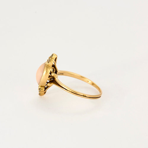 Bague 53,5 Bague or jaune, corail peau d'ange et diamants 58 Facettes NAR00752