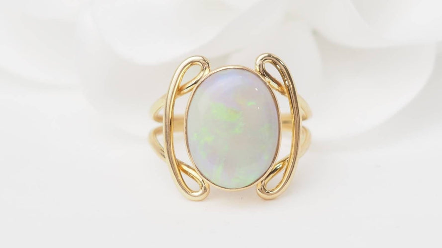 Bague 54 Bague ovale en or jaune et Opale 58 Facettes 32999