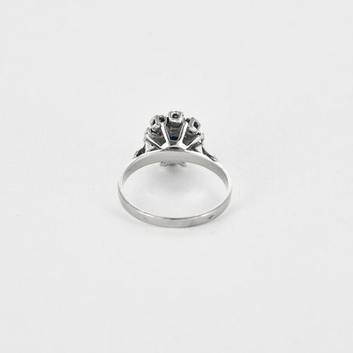 Bague 53 Bague Marguerite or gris, saphir et diamants 58 Facettes GAP14742