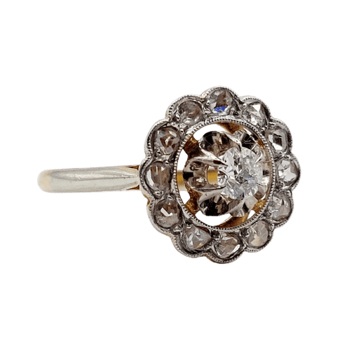 Bague 53.5 Bague marguerite circa 1910 en or 18k, platine et diamants 58 Facettes A06629