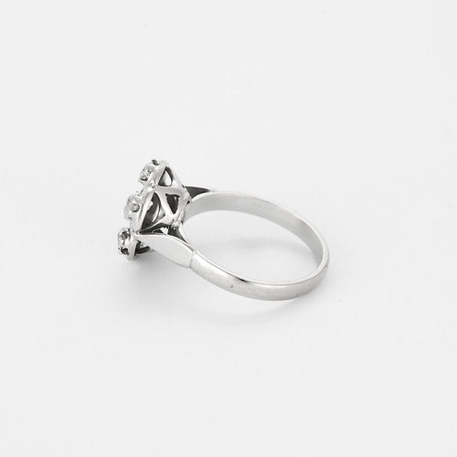 Bague 55 Bague marguerite en or gris et diamants 58 Facettes ALE3522