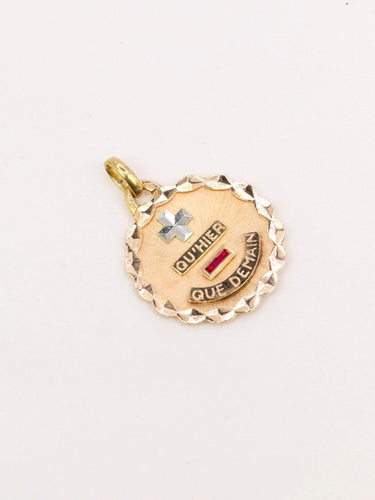 Pendentif Médaille amour Augis ronde Plus qu'hier moins que demain or jaune rubis 58 Facettes J496