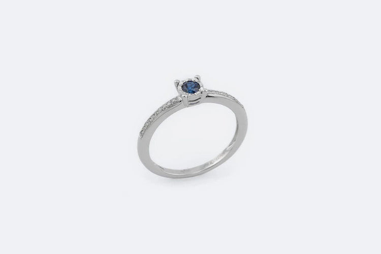 Bague 13 / Oro Bianco Anello in oro bianco con zaffiro e diamanti 58 Facettes ANL651