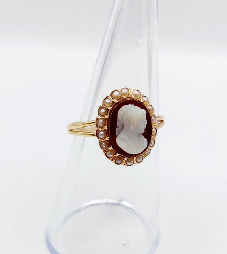 Bague 55.5 Bague marquise or jaune, camée sur agate, perles (circa 1900) 58 Facettes A04862