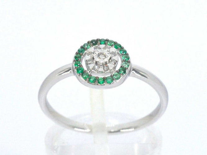 Bague 54 Bague en or blanc avec diamants et émeraudes 58 Facettes 2344