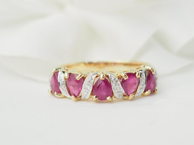 Bague 57 Bague en or jaune, rubis et diamants 58 Facettes 33537
