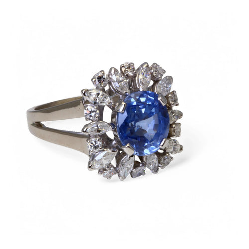 Bague Bague en or blanc, saphir naturel et diamants. 58 Facettes