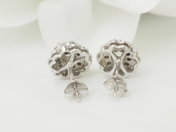 Puces d'oreilles en or blanc et diamants 58 Facettes 33522