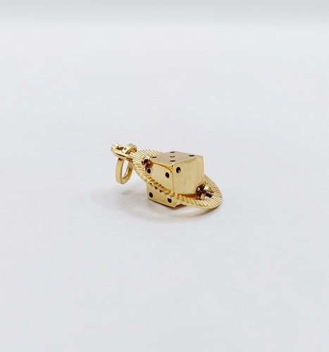Pendentif Pendentif vintage or jaune 18k formant un dés monté sur un axe, jeu, chance 58 Facettes A05003
