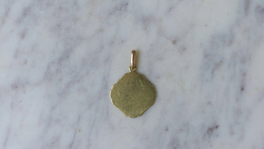 Pendentif AUGIS - Médaille d'Amour Ange Or Jaune 58 Facettes