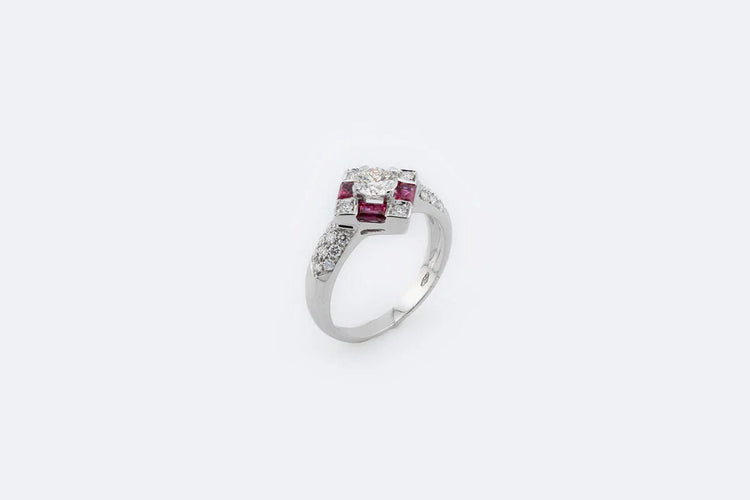 Bague 12 / Oro Bianco Anello in oro bianco con solitario, diamanti e rubini 58 Facettes ANL701