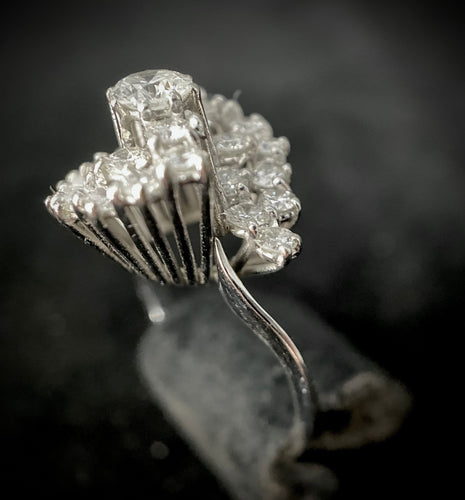 Bague 57.5 Bague tourbillon or blanc diamants 58 Facettes