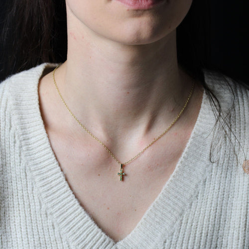 Collier Petite croix or jaune émeraudes 58 Facettes 24-328A