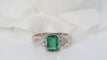 Bague 54 Bague en or blanc, émeraude et diamants 58 Facettes 31390
