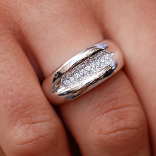 Bague Bague en or blanc et diamants 58 Facettes 20319