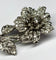 Broche Broche florale rétro en or blanc et diamants – années 40 58 Facettes E31