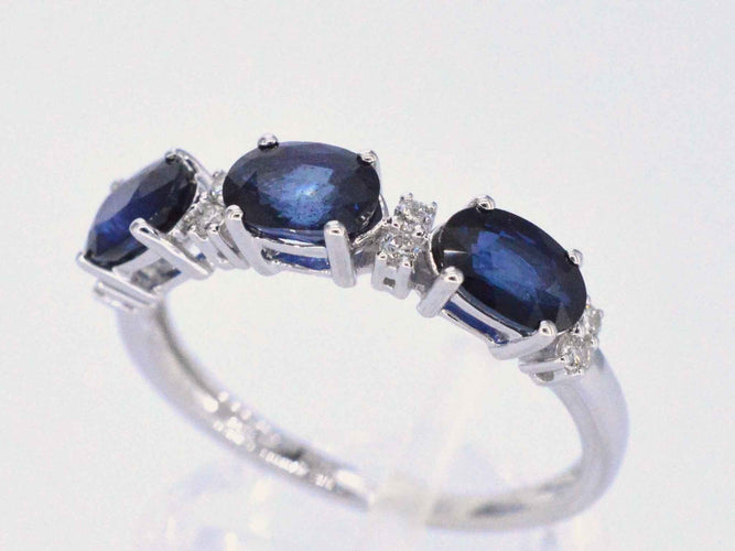 Bague Bague en or blanc avec diamants et saphir 58 Facettes 2122