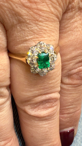 Bague 60 Bague marguerite anciennne en or émeraude et diamants 58 Facettes