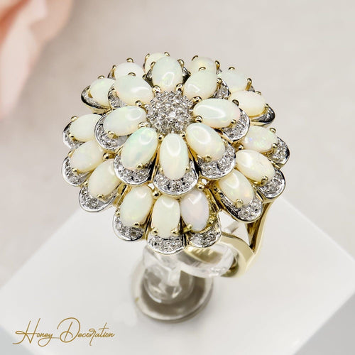 Bague fleur impressionnante en or 14 carats ornée d'opales lumineuses