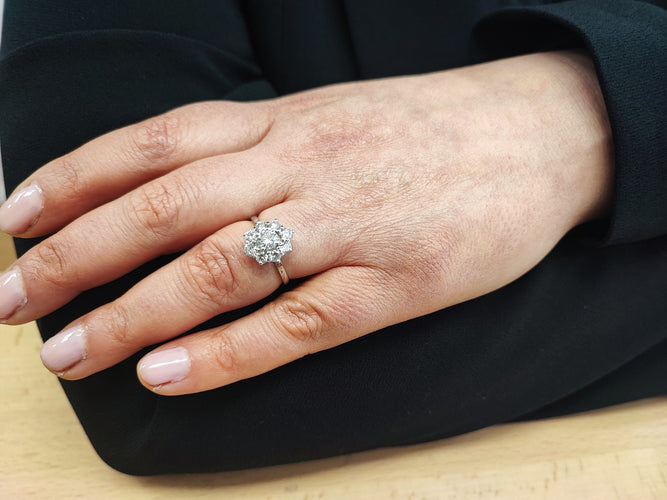 Bague 54.5 Bague marguerite en or blanc 18k et diamants 58 Facettes Bag.marg-dt.DV