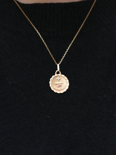 Pendentif Médaille Amour Augis en or, plus qu’hier moins que demain 58 Facettes J252