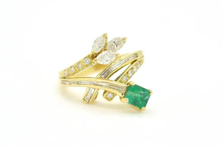 Bague Bague fantaisie en or jaune avec diamants et émeraude 58 Facettes