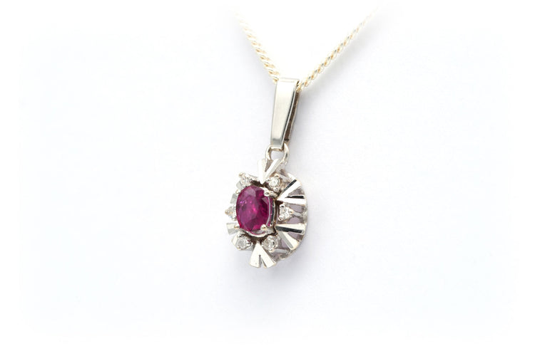 Pendentif Pendentif 1970 en or blanc serti d'un grenat et de diamants 58 Facettes B634