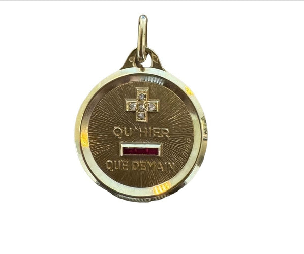 Pendentif AUGIS - Médaille or jaune  + Qu’hier Que demain 58 Facettes