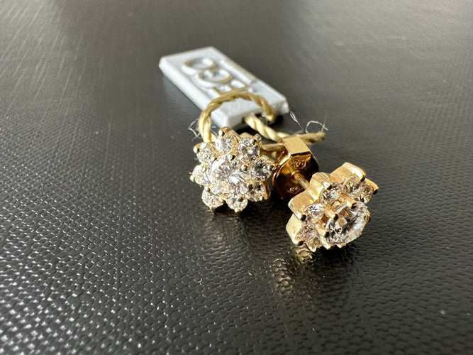 Boucles d'oreilles Boucles d'oreilles fleur en or jaune avec diamants certifié HRD 58 Facettes