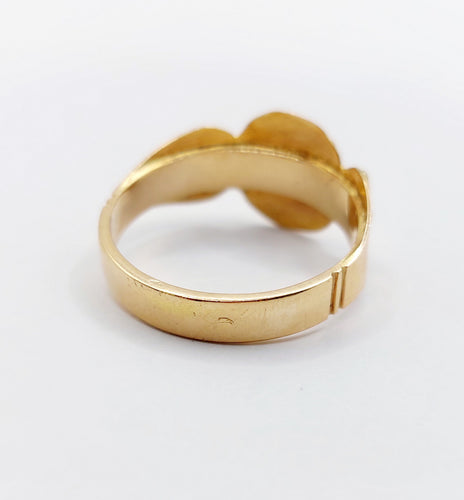 Bague 58.5 Bague chevalière antique or ornée d'un agneau épaulé de fleurs de lys 58 Facettes A05264