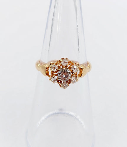 Bague marguerite antique or rose ornée d'un diamant entouré de diamant et épaulé de petits cœurs